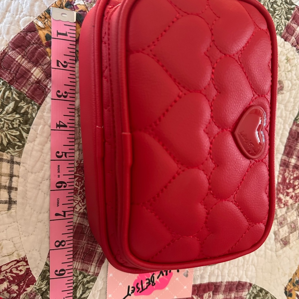 NWT Betsy Johnson Red Heart Quilted Crossbody Bag - Picture 8 of 9